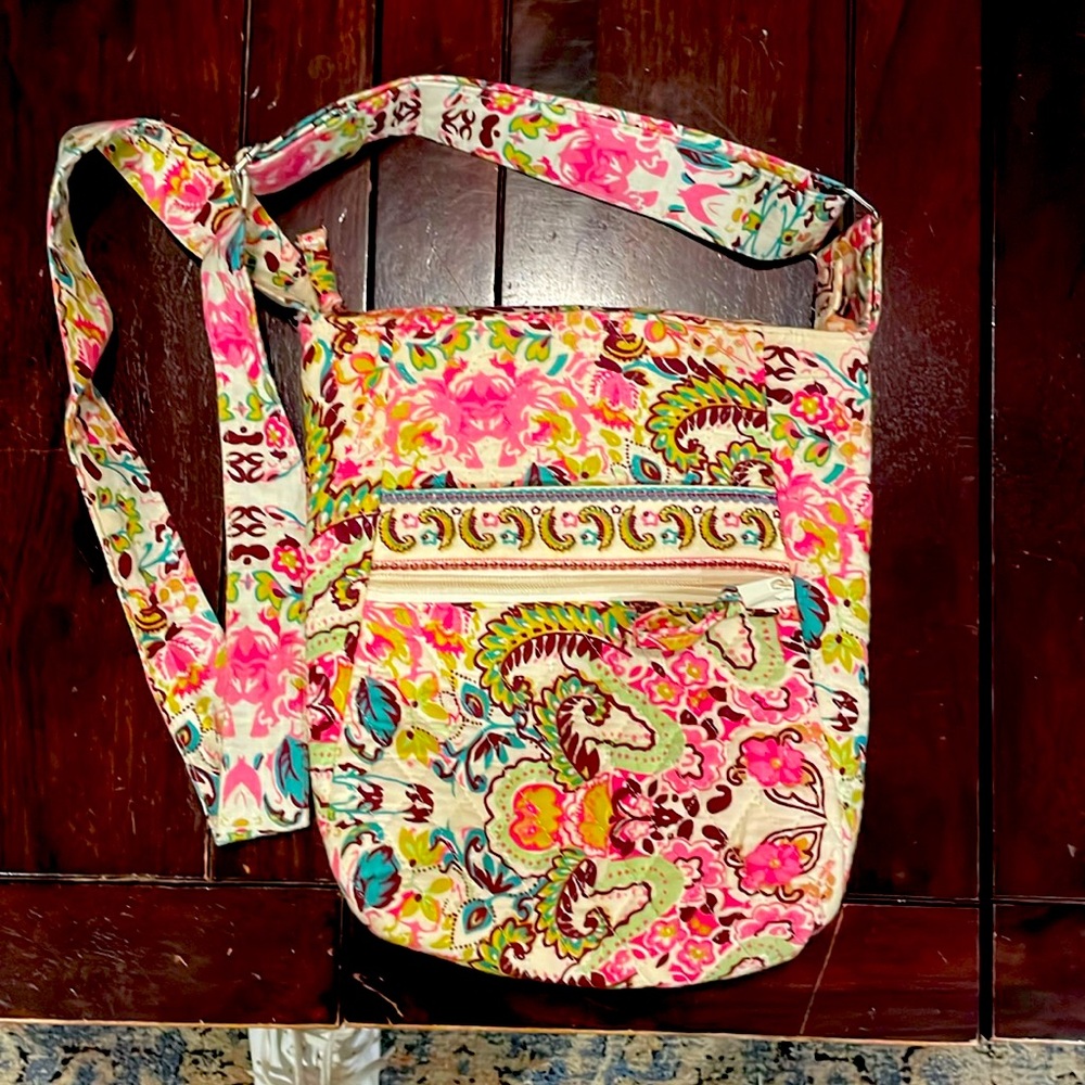 Women’s crossbody quilted handbag!